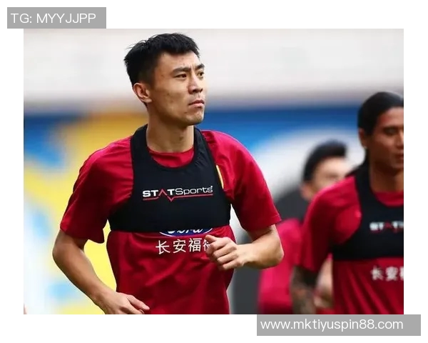 郑铮惊艳吊门击中横梁门将无奈目送球飞过